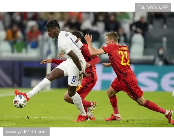 曼联中场结构失衡，控球优势难转化为场上控制力